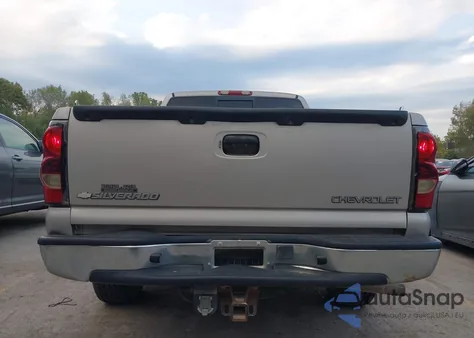 2004 Chevrolet Silverado 1500 Ls z USA, uszkodzony, nr VIN 2GCEC19T841420602